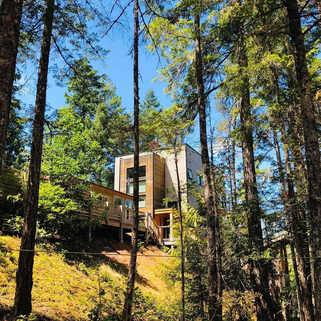 Best airbnb in B.C. - secret cove treehouse cottage