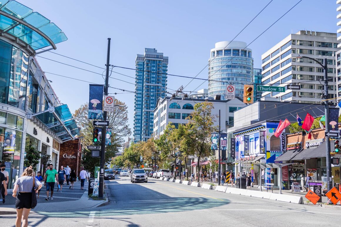 Winter in Vancouver, Shopping season on Robson street., sudo nim