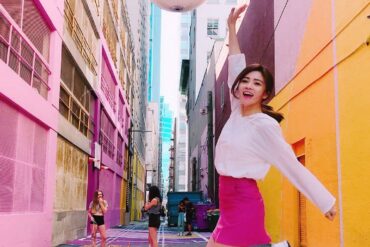 Vancouver most instagrammable spots - alley oop with girl jumping