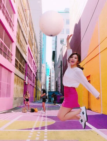 Vancouver most instagrammable spots - alley oop with girl jumping