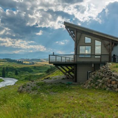 best airbnbs in Alberta - Trout Wrangler Lodge (Carbondale Room)