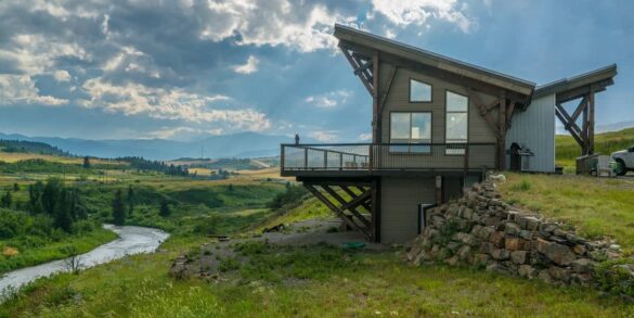 best airbnbs in Alberta - Trout Wrangler Lodge (Carbondale Room)