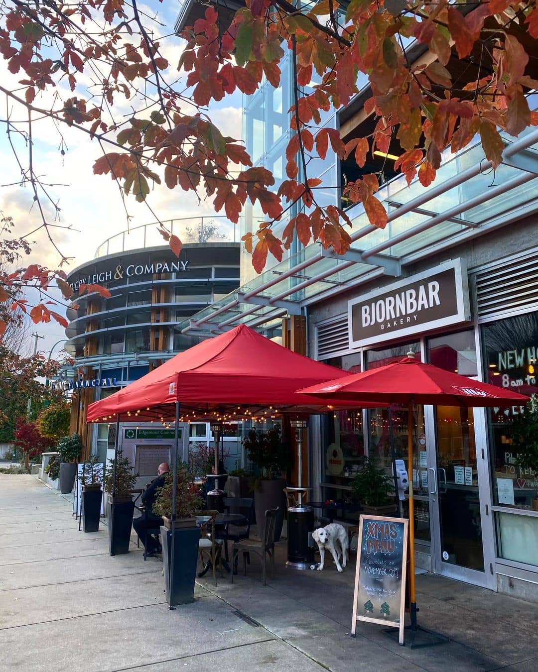 lonsdale quay travel guide - edgement vilage restaurant exterior