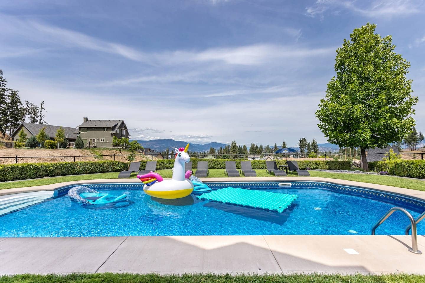 10 Best Lakeside Airbnbs in Kelowna You Don't Want to Miss