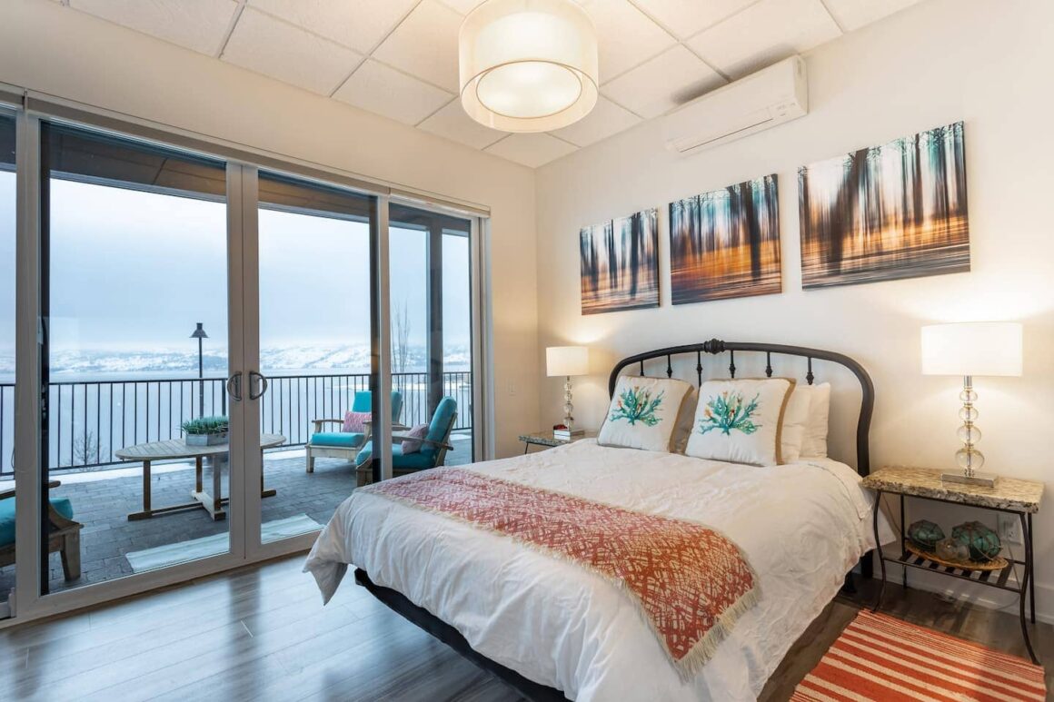 Best airbnb in kelowna - West Kelowna Beach House on sunny Okanagan Lake interior bedroom