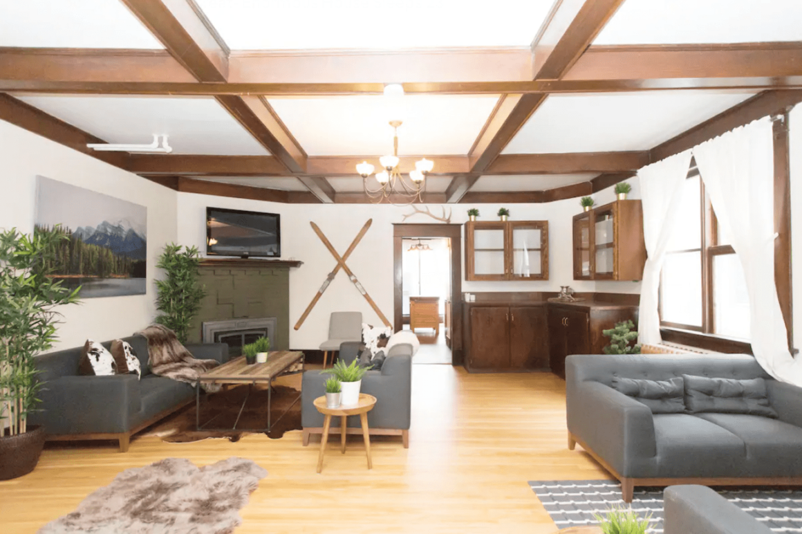 Best airbnbs in Banff - Rocky Mountain Retreat- Enormous House Sleeps 23 interior