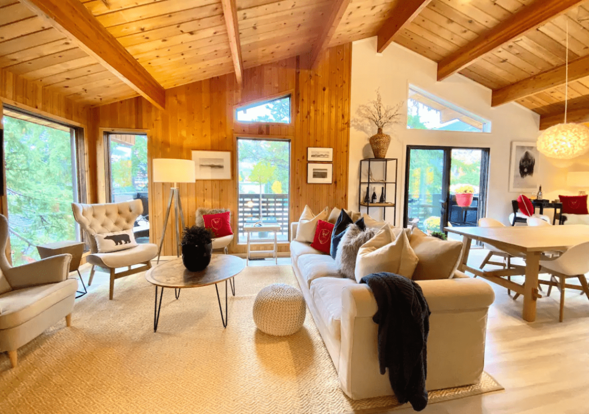 Best airbnbs in banff - Private Mountain Chalet in The Heart of Banff interior