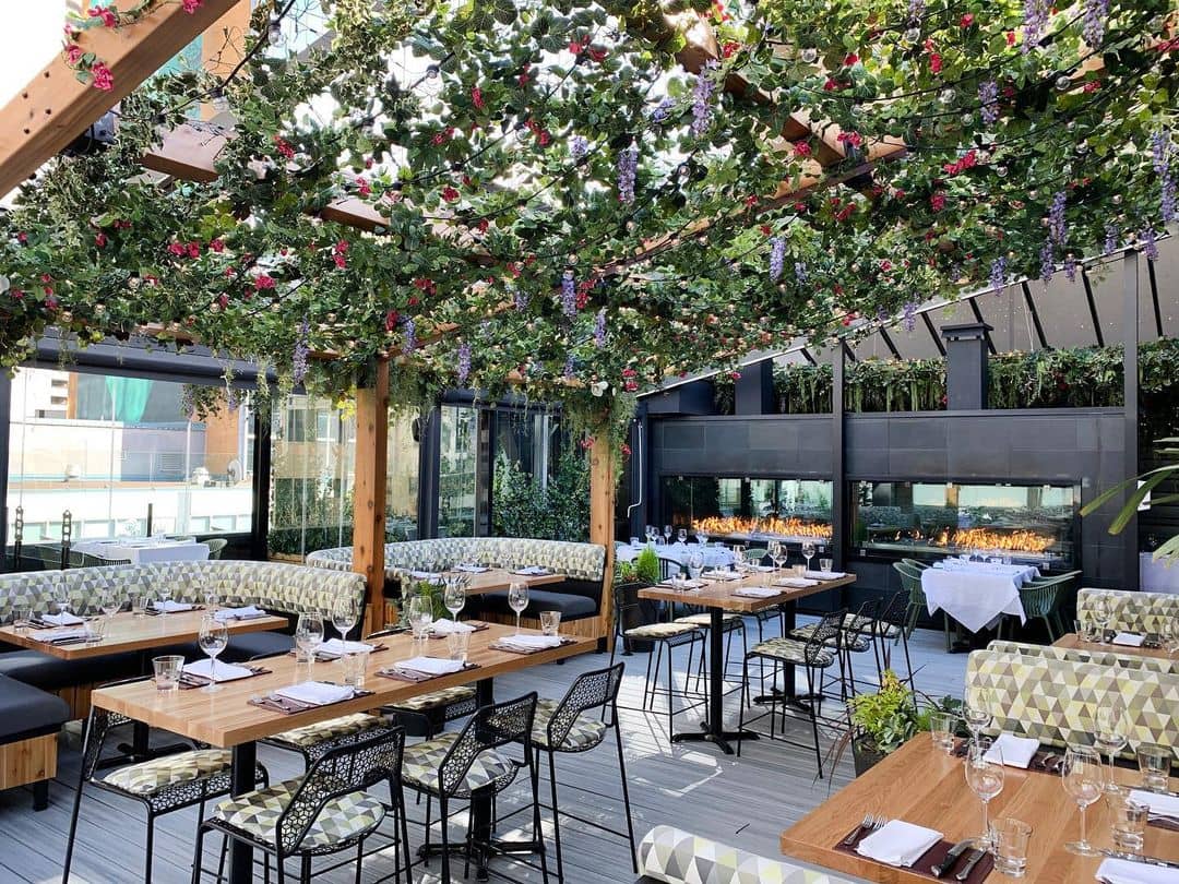 vancouver restaurant patios - black and blue the roof patio