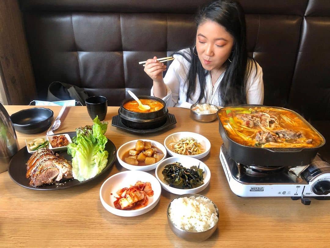 best korean restaurant in richmond - cherry's food house with hot pot stew and side dished on table