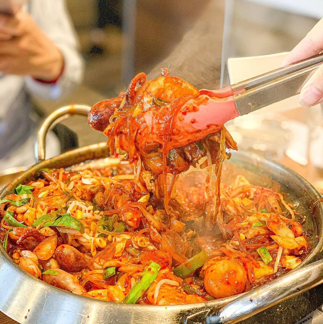 best korean restaurant in richmond - daan korean cuisine hot pot with tong picking up food