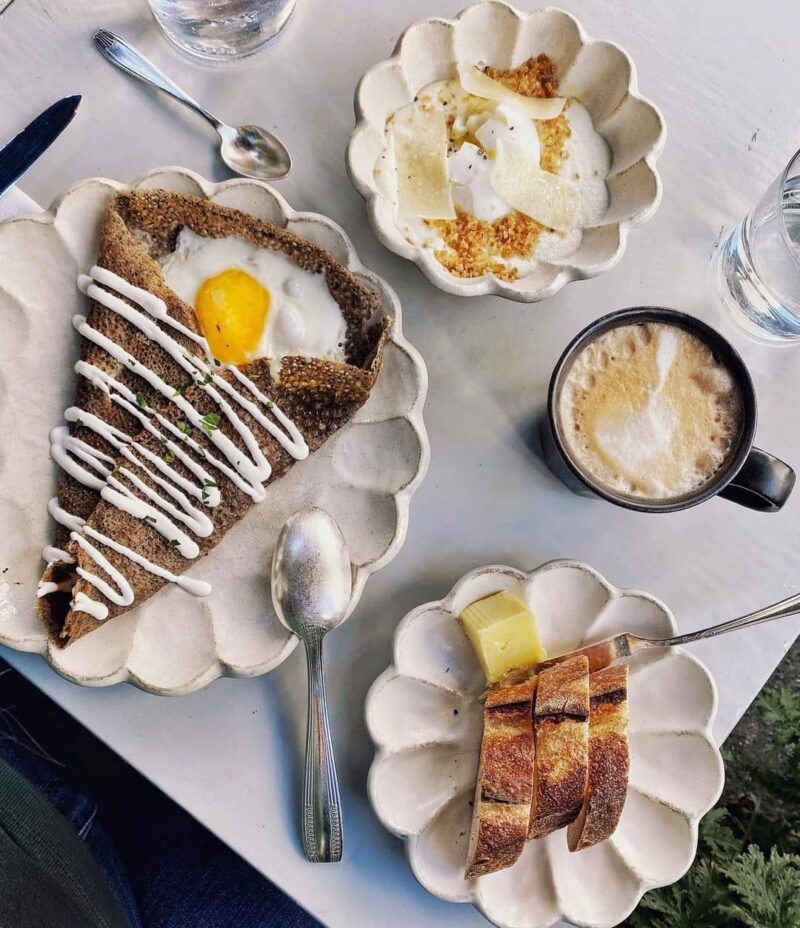 20 Best Brunch Spots In NYC For A Hearty Good Meal (+ What To Order)