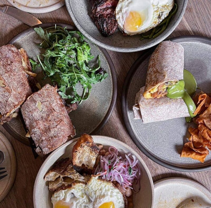 10 Best Brunch In Williamsburg NYC For A Hearty Meal (+ What To Order)