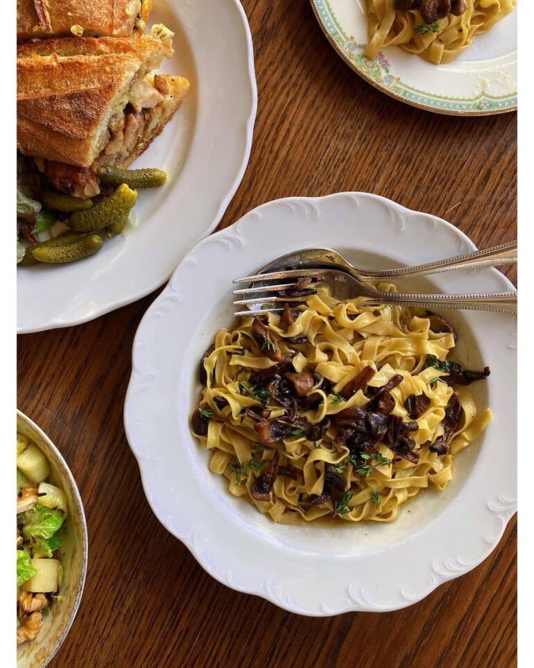 11 Best West Village Restaurants In NYC To Eat At (+ What To Order)