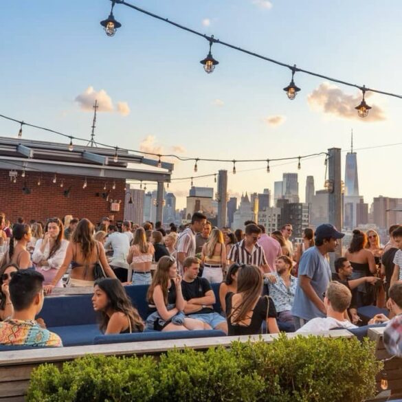 15 Best Rooftop Bars In NYC For A Drink & A Stunning View In 2024