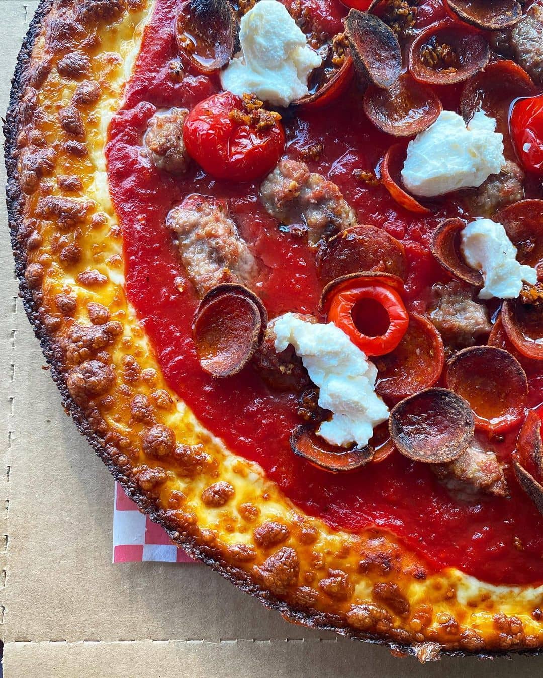 12 Best Pizza Spots In Chicago To Eat At In 2024 (+ What To Order)